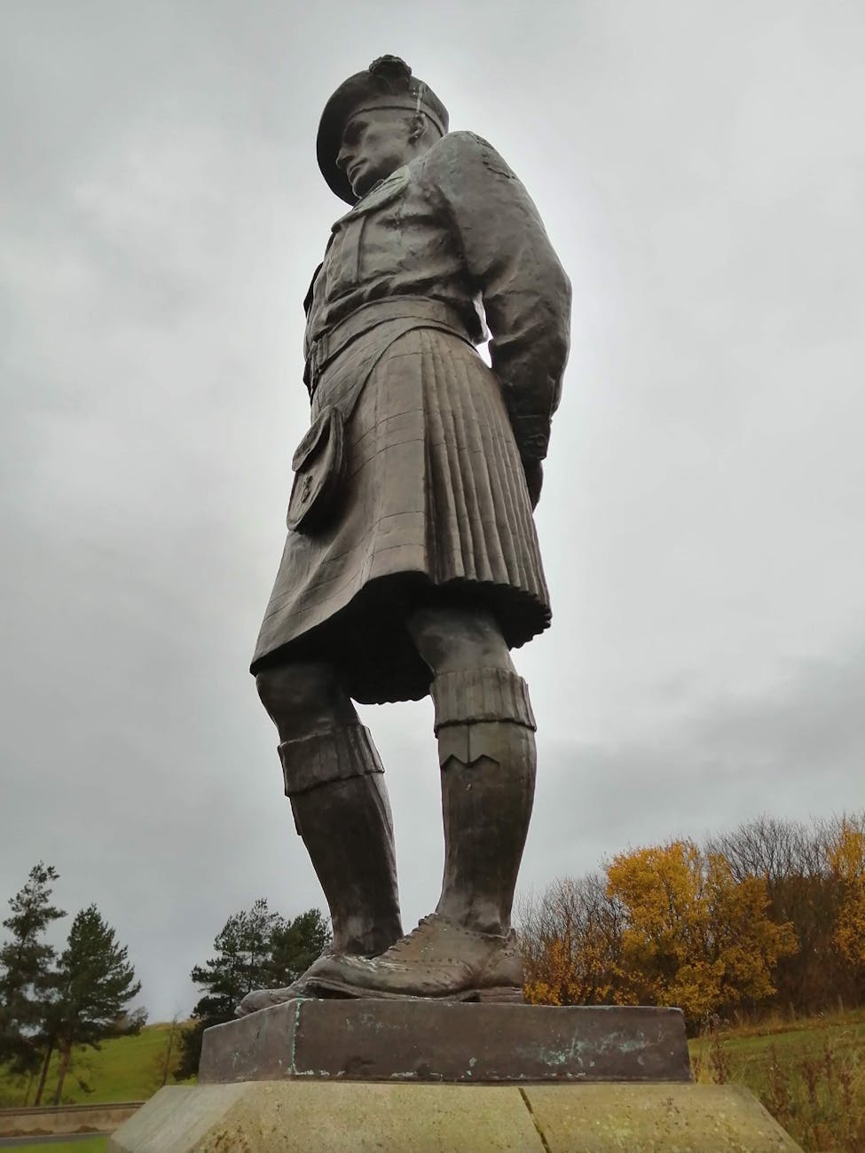 Monument of a soldier in Dundee, Scotland, against an autumn landscape, symbolizing history and valor.