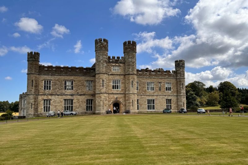 Hever Castle Grounds: Explore Historic Wonders in Kent